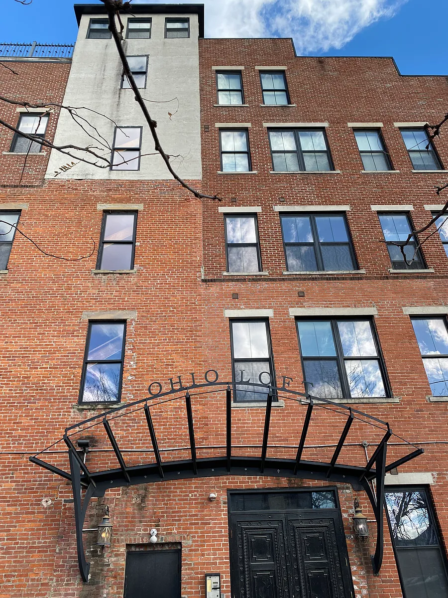 Building Photo - 139 E Main St #305