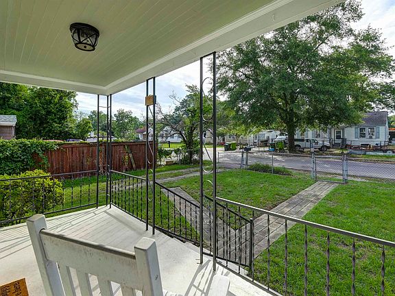 5th image of 953 Texas St