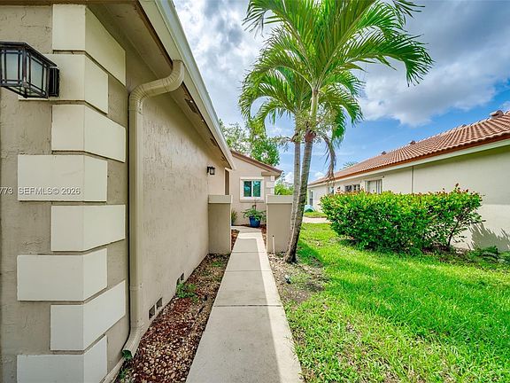 4th image of 1901 NW 180th Way