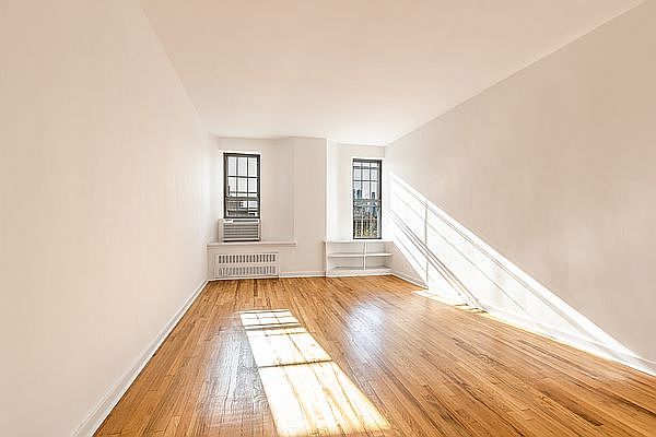 2nd image of 55 Perry St #2E