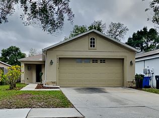 430 Maple Pointe Dr, Seffner, FL 33584