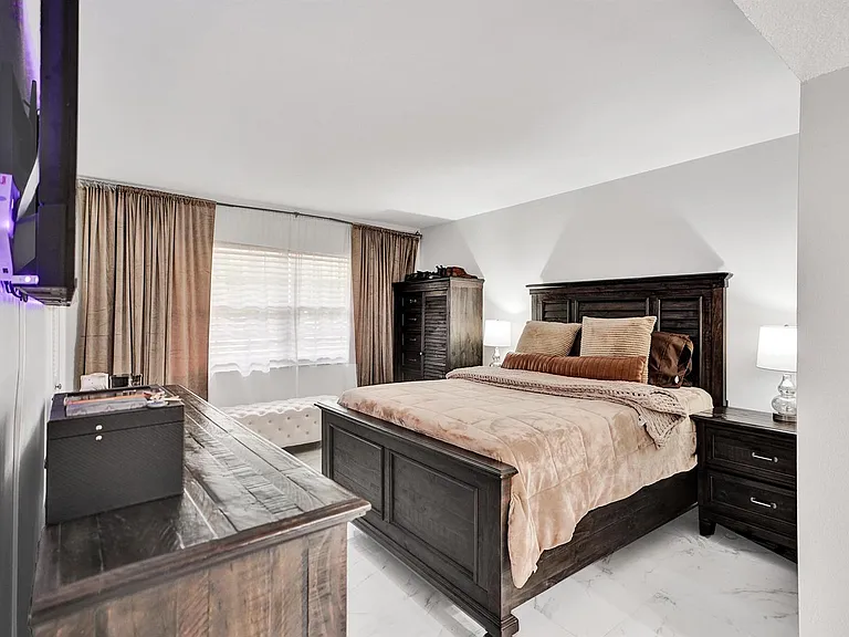 545 Oaks Ln #204 — Photo 37