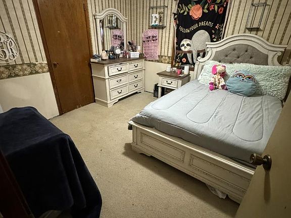 5th image of 324 Hillside Cir