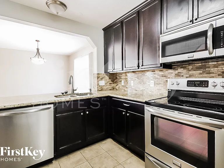 1621 Perennial Ln — Photo 9