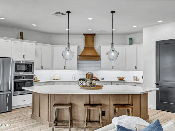 21358 W HILLCREST Boulevard, Buckeye, AZ 85396