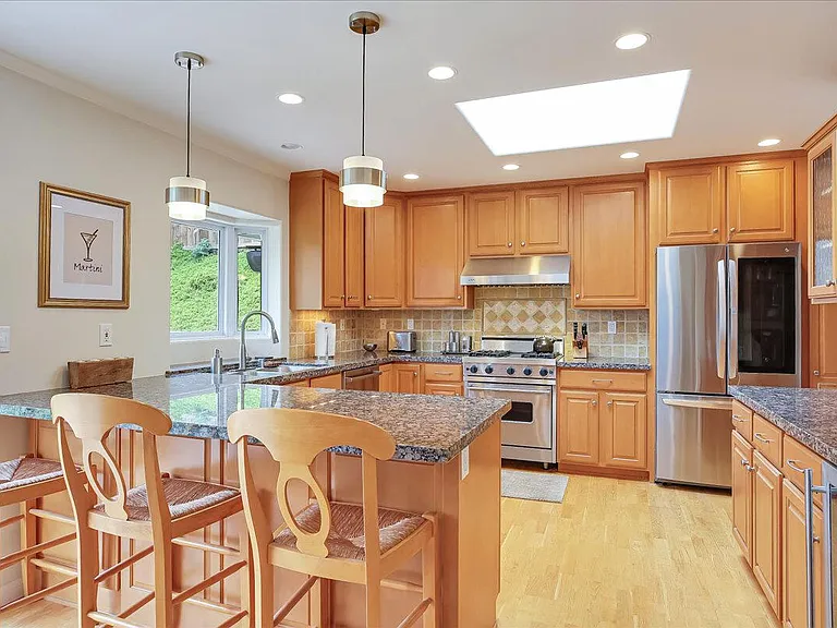 2415 Calle Galicia — Photo 3