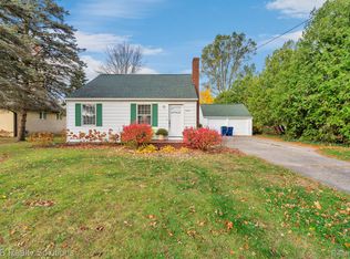 1220 S Center Rd, Saginaw, MI 48638