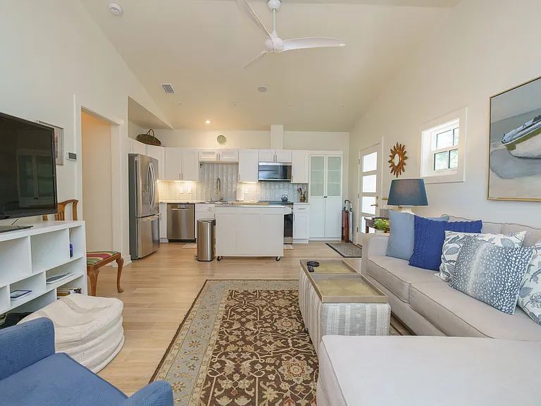 250 33rd Ave N #1 — Photo 7