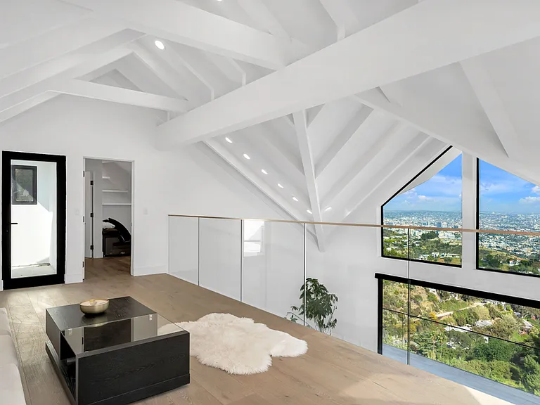 2021 Davies Way — Photo 6