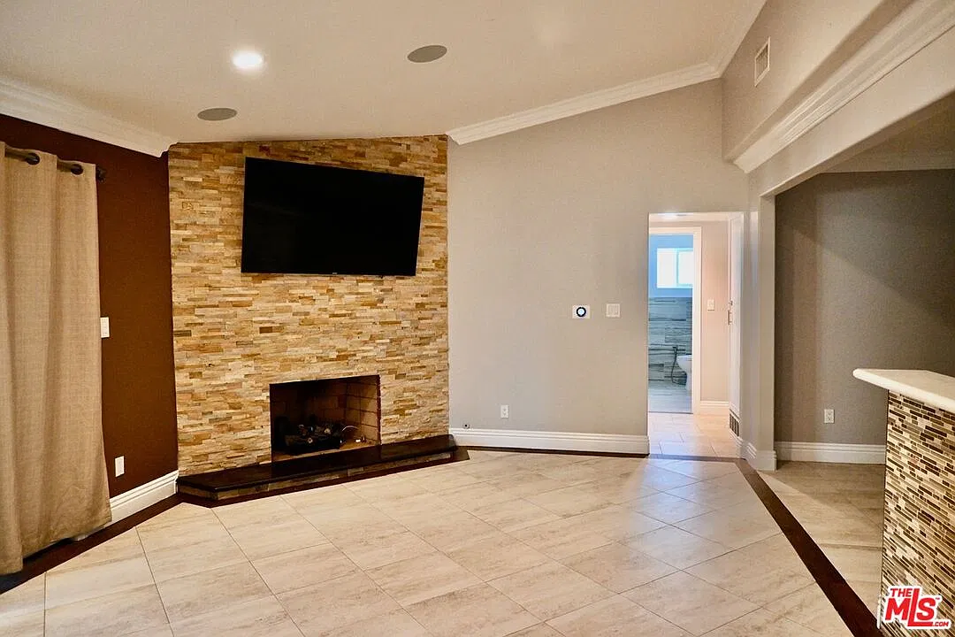 4 bed, 2.0 bath, 1350 sqft, $4,700 — Photo 4