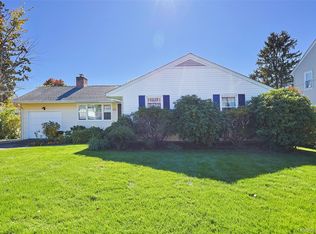 14 Cedar St, Greenvale, NY 11548