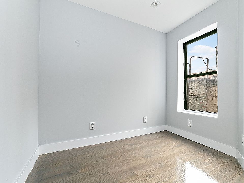 2nd image of 124 E 117th St #3