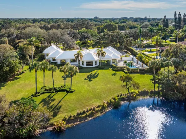 39 Country Road S, Village Of Golf, FL 33436