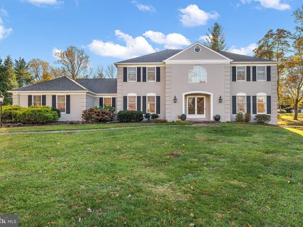 2 Roberts Rd, Newtown Square, PA 19073