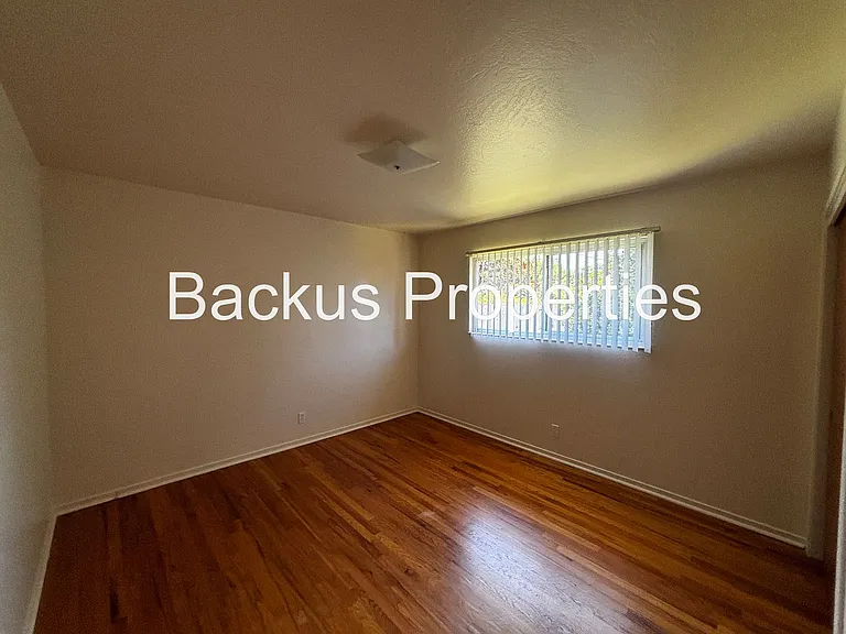 790 Fairfax Dr — Photo 16