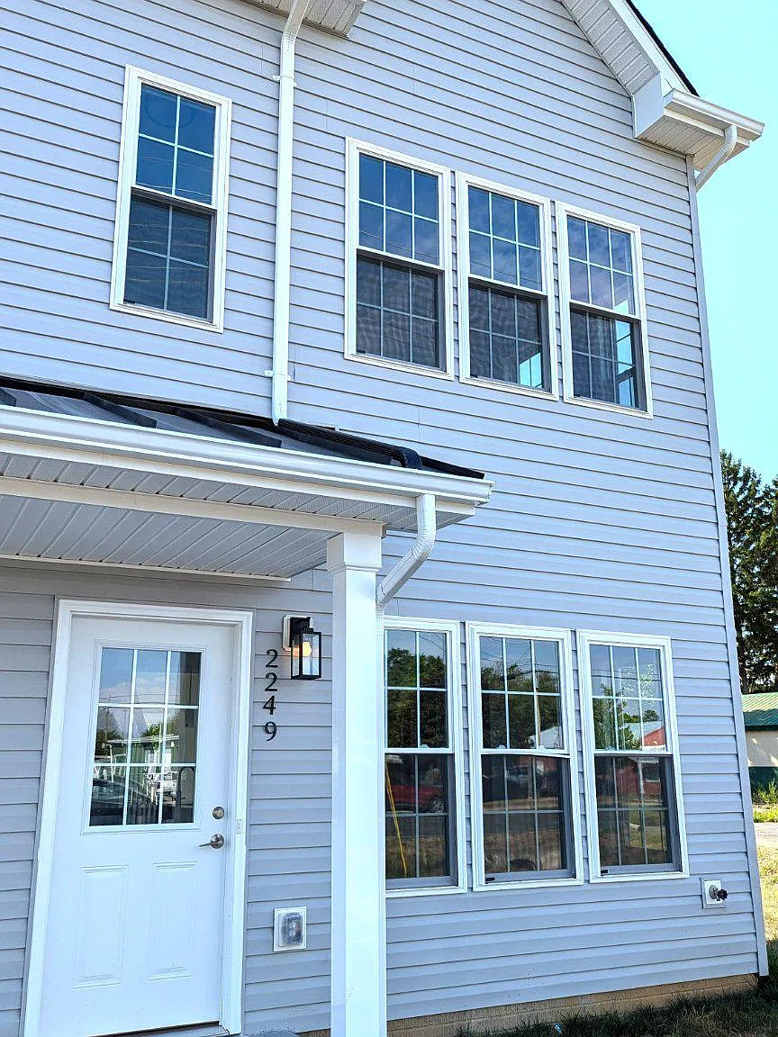 2 bed, 2.5 bath, 1200 sqft, $1,995 — Photo 2