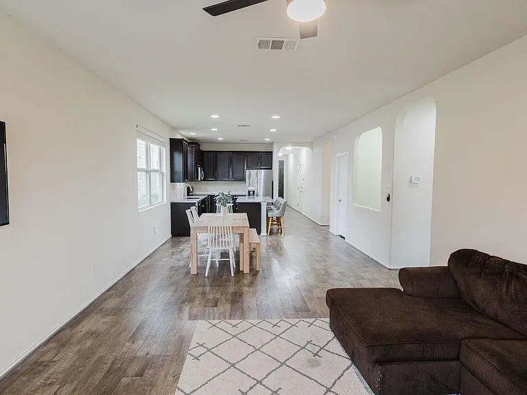 2526 Skybound — Photo 6
