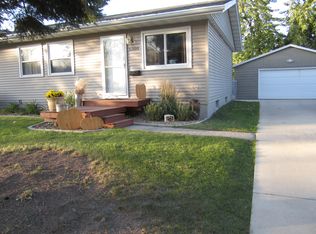 5300 Kesler Rd NW, Cedar Rapids, IA 52405