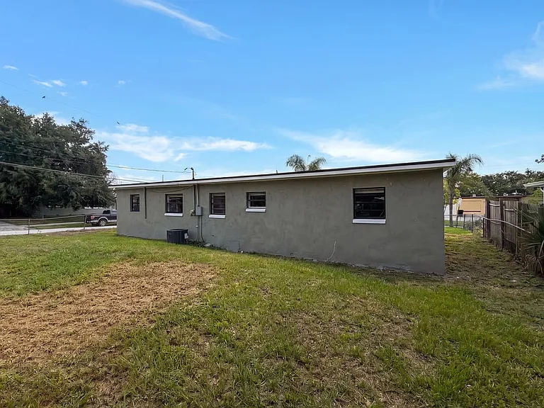 712 S Solandra Dr — Photo 9