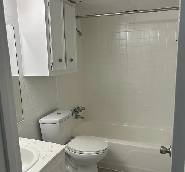 3737 Hillcroft Apartments — Photo 99