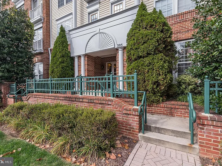 305 Redland Blvd #101 — Photo 3
