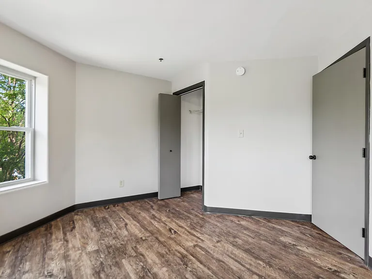 512 S Chicago Ave — Photo 15