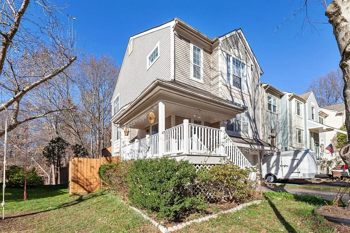 3 bed, 2.5 bath, 1844 sqft, $3,325 — Photo 1