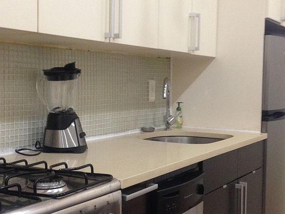 2nd image of 142 Wilson Ave APT 3R