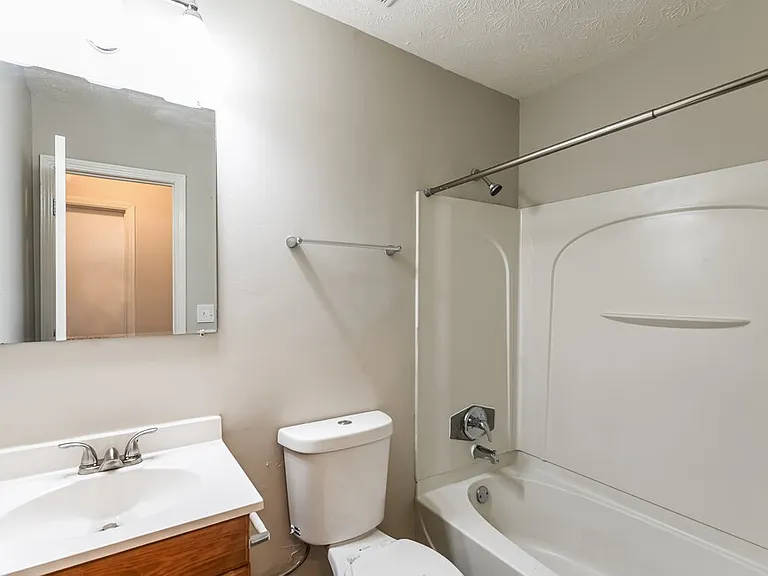 806 Durham Xing — Photo 16