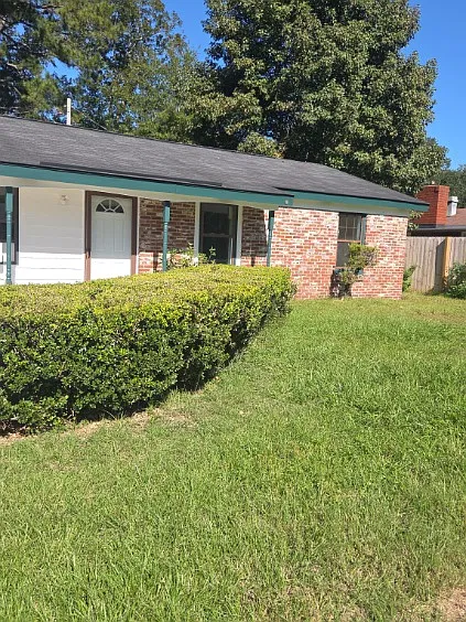 3 bed, 1282 sqft, $1,900 — Photo 1