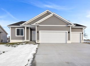 900 Walnut Dr, Norwalk, IA 50211