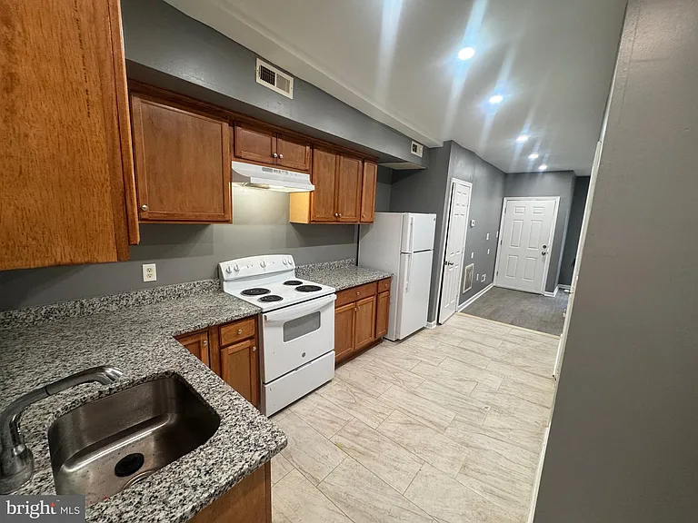 1108 N Bond St #1 — Photo 13