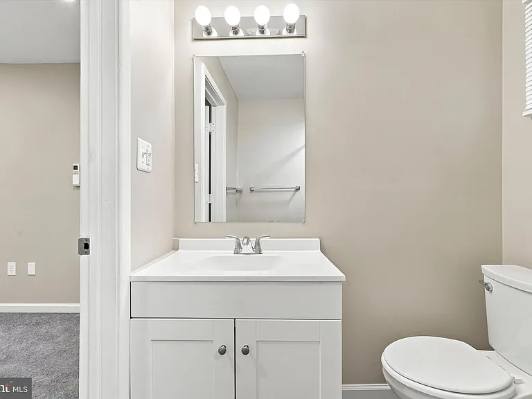 327 Powhattan Ave #B — Photo 7
