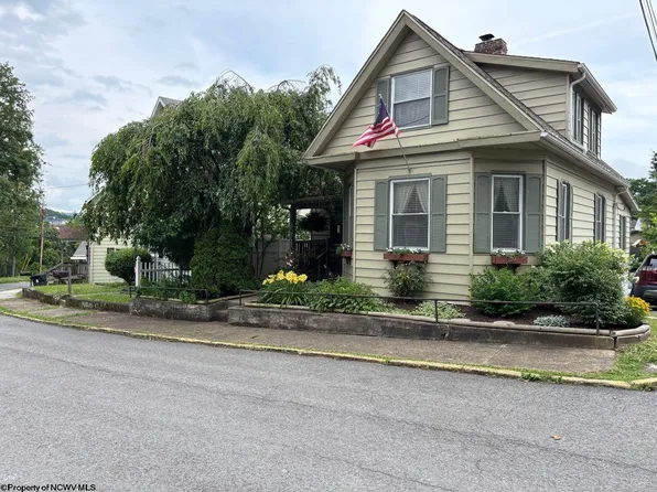 67 W Park Ave, Westover, WV 26501