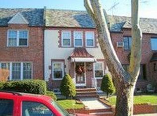 6449 79th St, Middle Village, NY 11379