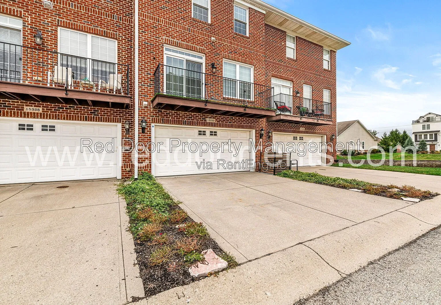 3 bed, 3.0 bath, 1850 sqft, $2,600 — Photo 3