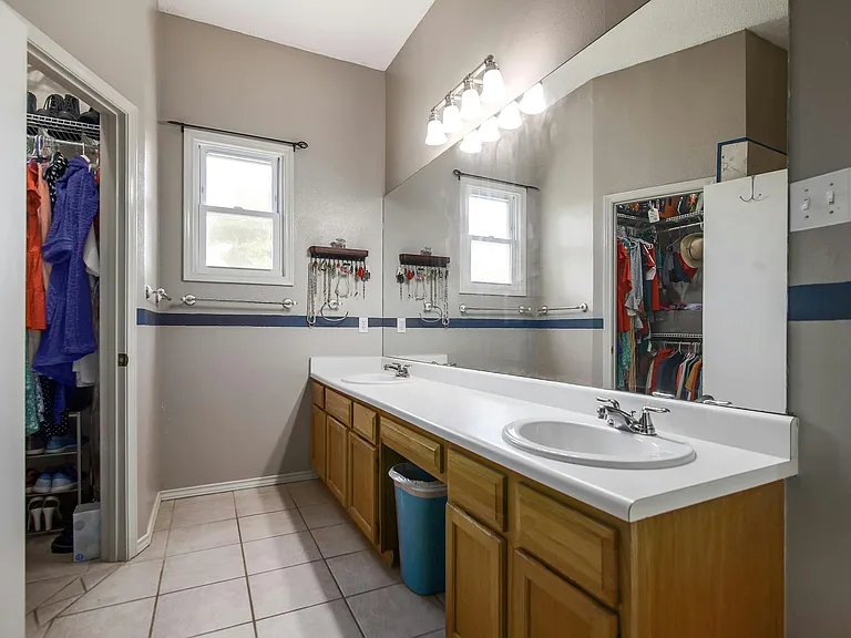 709 Sapling Cv — Photo 19