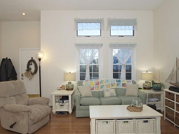 5th image of 501 Auburn St APT 206