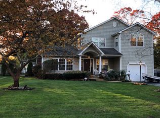32 Yuma Ln, East Islip, NY