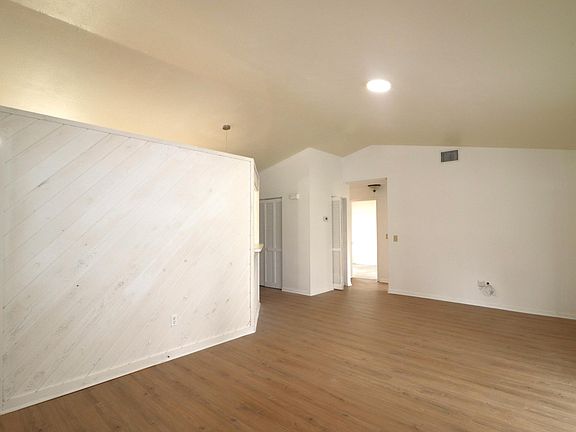 4th image of 2431 SE Victory Avenue