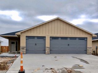 223 Devitt Dr, Harrisburg, SD 57032