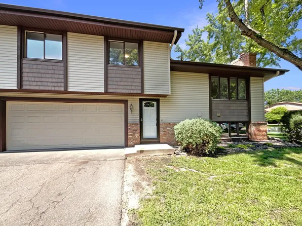 3907 Brookdale Cir N, Brooklyn Park, MN 55443