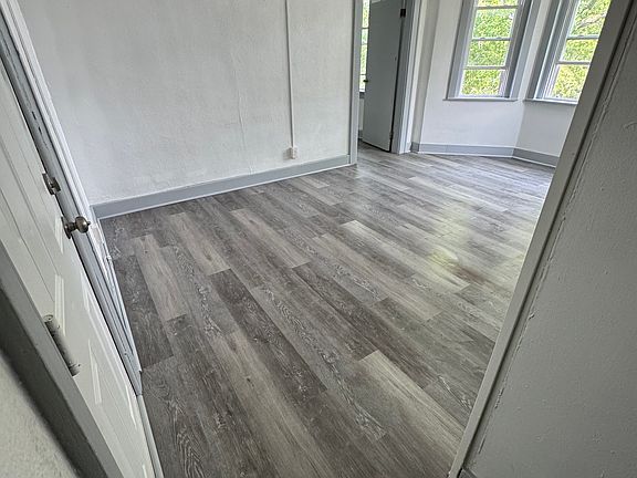 3rd image of 1850 Glendale Rd #50