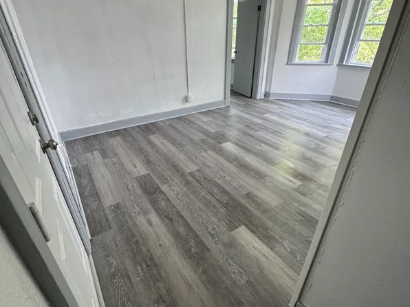 1850 Glendale Rd, Clinton, IA