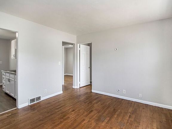 5th image of 1021 Avondale Cir #1021