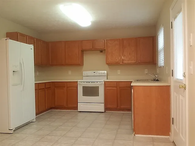 1226 Lasalle Dr — Photo 2