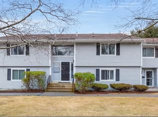 20 Beals Cove Rd APT C, Hingham, MA 02043