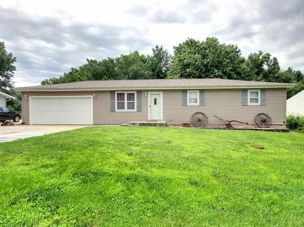 514 W Washington St, Mendon, IL 62351