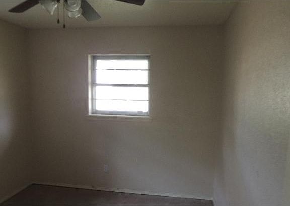 4th image of 2100 Vickie Dr
