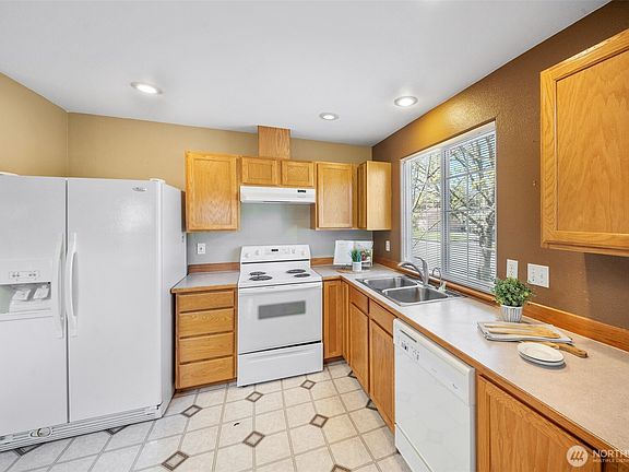 5th image of 2202 Greenfield Court SE